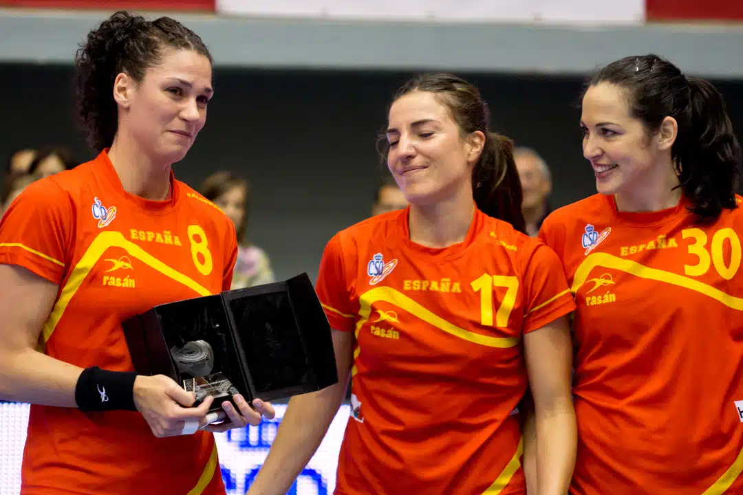 Verónica Cuadrado, Eli Pinedo, Patricia Elorza en la jornada de las Estrellas de Balonmano 2013. Fuente: Carlos Delgado