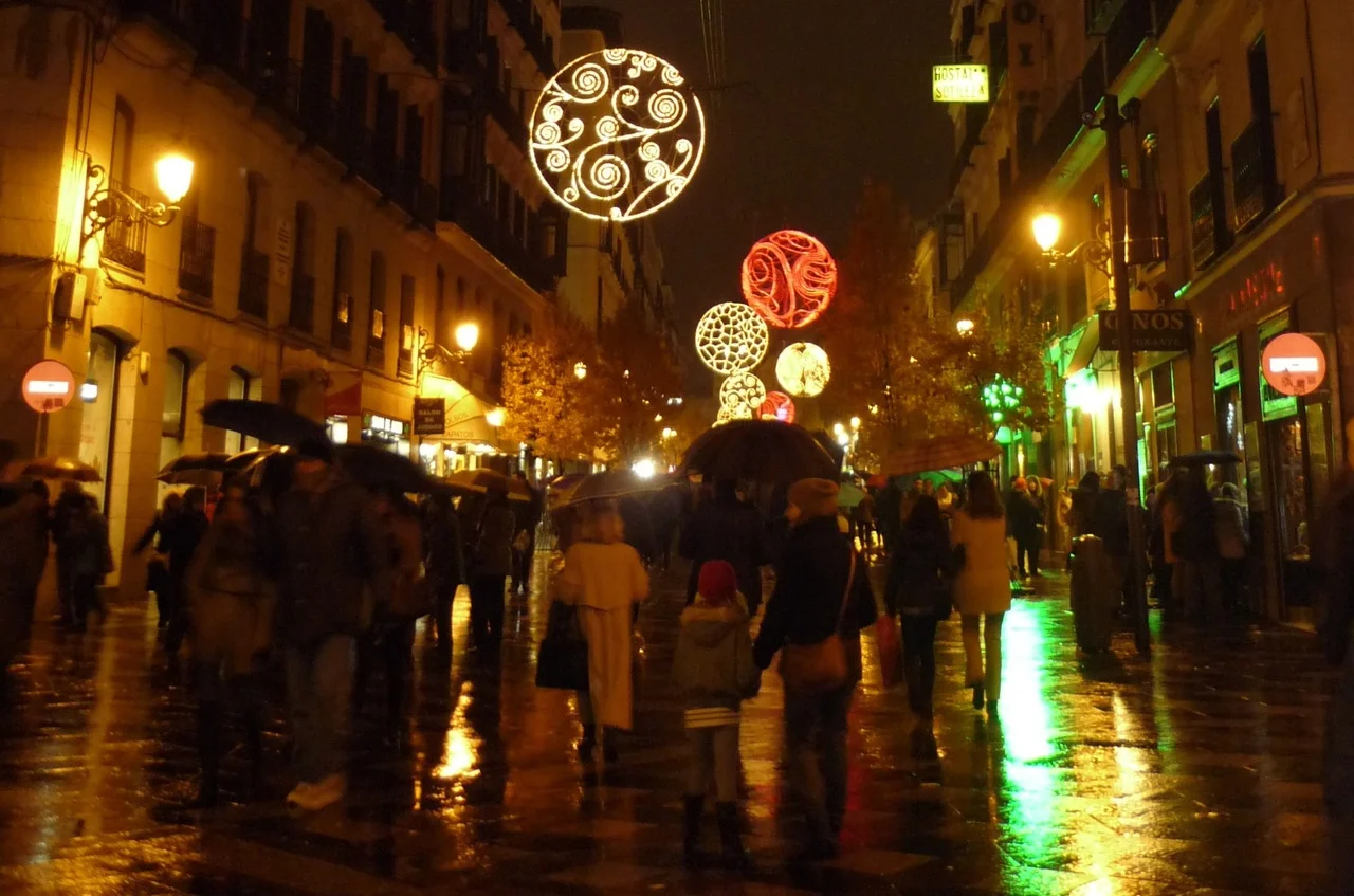 Imagen de Madrid iluminada con las luces navideñas