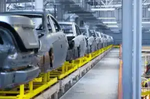 El precio del coche por las nubes y la industria europea por los suelos