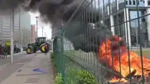 Los agricultores toman de nuevo las calles de Bruselas