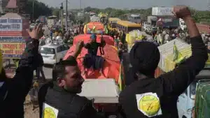 2020_Indian_farmers'_protest_-_On_a_truck