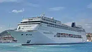 Retenido en Barcelona un crucero con 69 bolivianos irregulares a bordo