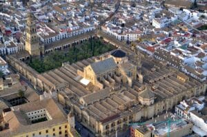 Mezquita_de_Córdoba_desde_el_aire_(Córdoba,_España) (1)