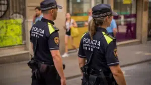 Pelea entre bandas latinas deja varios apuñalados graves en Nou Barris