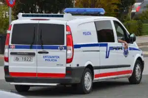 Detenido por agredir a agentes de la Ertzaintza en Vitoria-Gasteiz