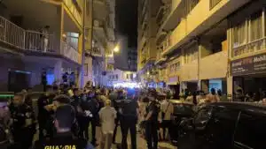 200 vecinos de s’Arenal se concentran para linchar a los argelinos expulsados de Son Gotleu