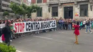 Cientos de leoneses rechazan la apertura de un centro de inmigrantes