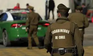 Inmigrantes ilegales atacan a los carabineros en Santiago de Chile
