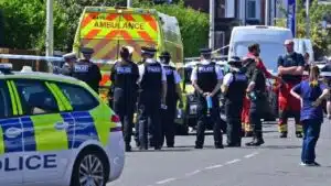 Un menor de 17 años apuñala a un grupo de niños en Liverpool y mata a dos