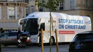 Siete cristianos españoles detenidos en París