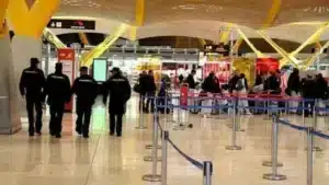 Refuerzo policial en Barajas tras un incidente con 75 inmigrantes ilegales