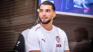 El jugador del Valencia Rafa Mir detenido por agresión sexual