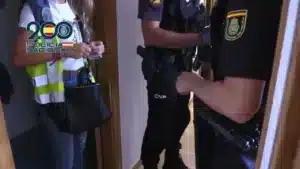 Detenidos dos argentinos que vendían citas falsas de extranjería