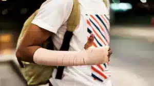 injured-young-man-with-arm-support