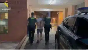 Detenido tras envenenar a su amigo con sustancias corrosivas en Benifaió