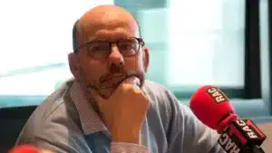 Un senegalés roba 3.000€ al periodista Jordi Basté en Barcelona