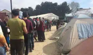 Families_wait_in_long_lines_for_food_from_aid_organizations._Many_have_now_run_out_of_money_to_purchase_their_own_food_in_Indomeni,_Greece,_March_31,_2016 (1) (1)