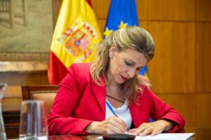 Yolanda Díaz exige a Interior la contratación de mujeres gitanas en los casos de violencia de género