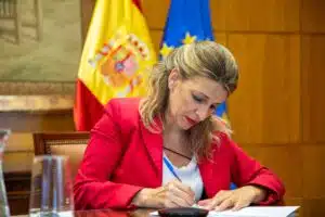 Yolanda Díaz exige a Interior la contratación de mujeres gitanas en los casos de violencia de género
