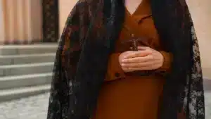 woman-religious-pilgrimage-church