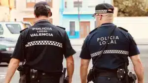 Un menor de 14 años viola a una mujer en su portal tras hacerle un ‘mataleón’