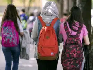 Alumna-con-hiyab