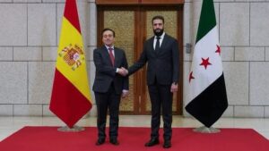 Fotografía del encuentro entre Albares y el líder yihadista Al Shara/Al Jolani