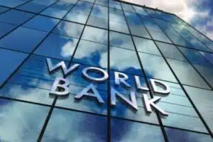 España cae en democracia según el Banco Mundial