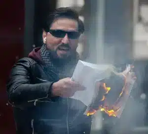 Quran_burning_by_Salwan_Momika_in_2023_(12_av_18)