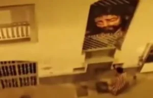 Un magrebí arranca una lona con la imagen del Cristo del Mar y causa disturbios en la Iglesia de San Roque
