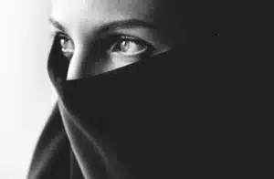 primer-plano-de-retrato-de-mujer-islamica