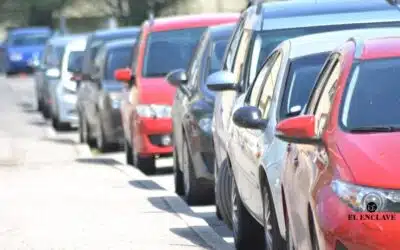 Los ayuntamientos comienzan a cobrar hasta 7 euros semanales por coche con el visto bueno de la DGT