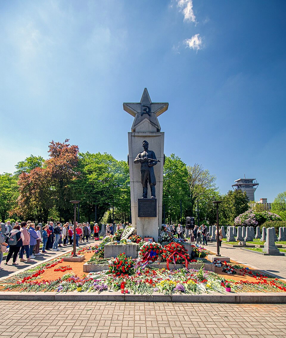 Olšany_sovětský_památník_9._května_1