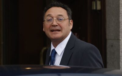 El fiscal general se tambalea: el Supremo lo procesa y Moncloa lo protege