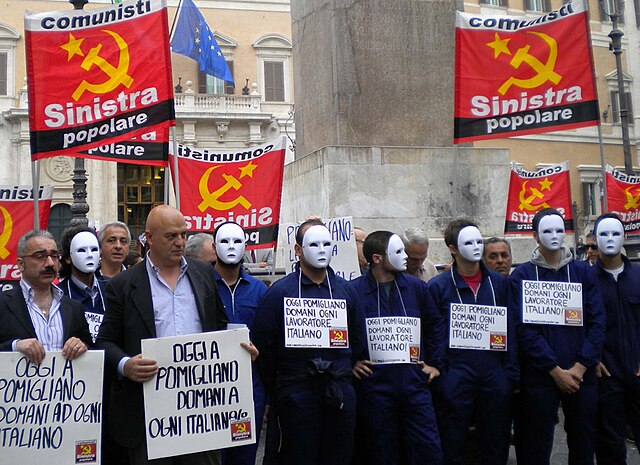 Marco Rizzo en una manifestación con el  PCI