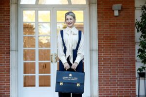 1080px-Yolanda_Díaz,_vicepresidenta_segunda_y_ministra_de_Trabajo_y_Economía_Social