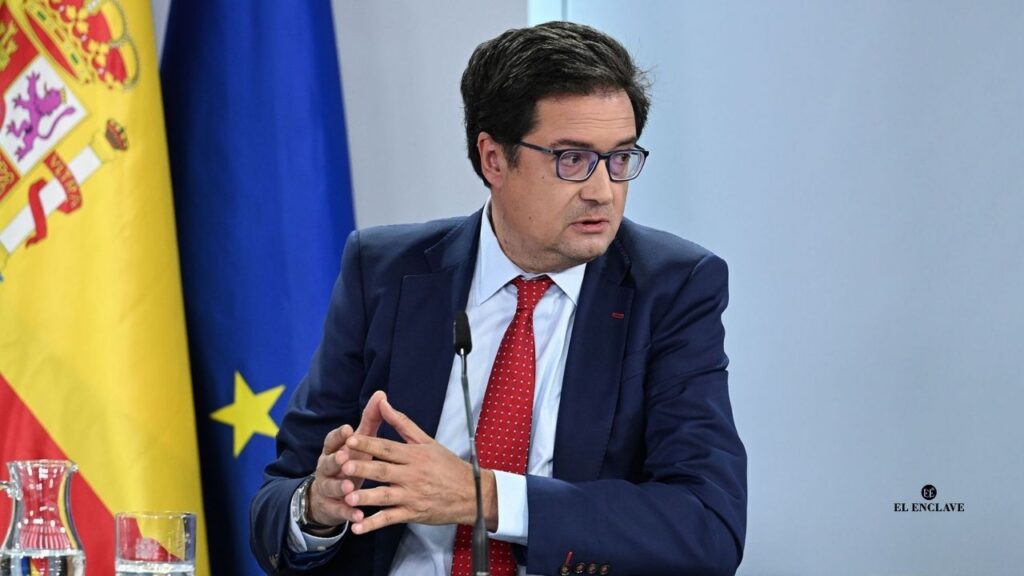 Una ley para gobernar lo digital… y controlar lo informativo