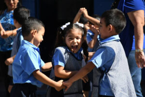 La polémica de los uniformes en los colegios de El Salvador