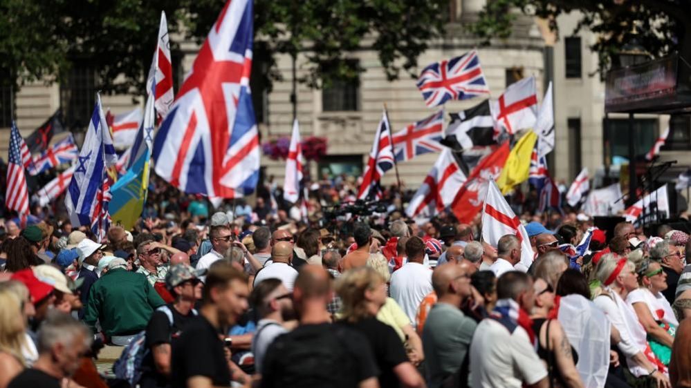 “Extrema derecha”: el comodín en la cobertura española de la manifestación antiinmigración de Londres