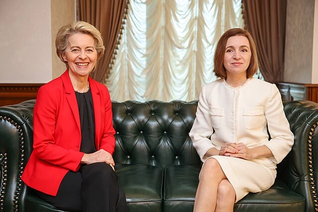 Ursula_von_der_Leyen_with_Maia_Sandu_-_2022_(P059377-863009)