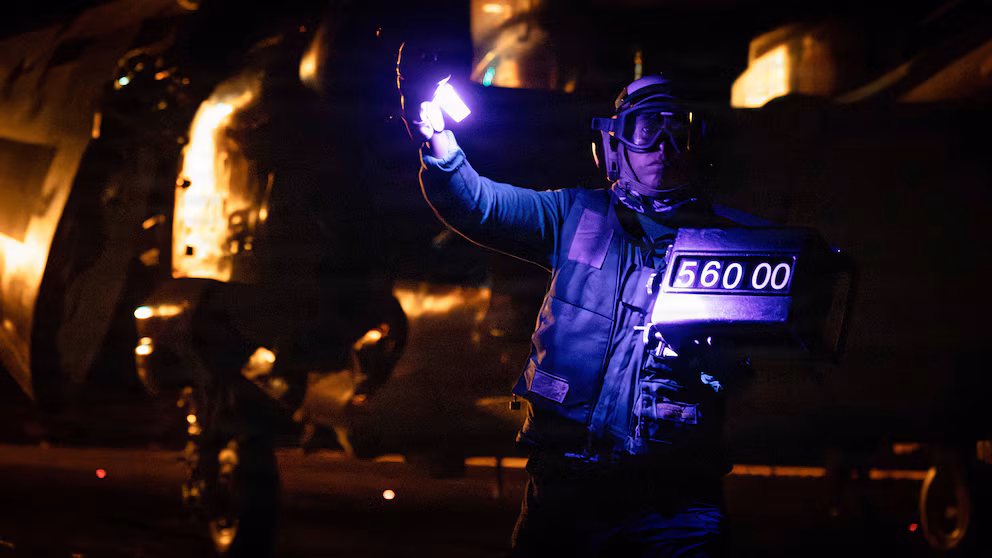EE. UU. realiza un entrenamiento nocturno de desembarco con apoyo del USS Gerald R. Ford en el Mar Caribe