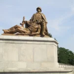 Monument_at_the_Soviet_Military_Cemetery_in_Warsaw