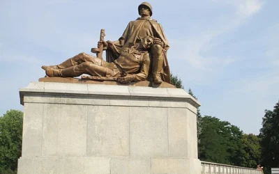 Monument_at_the_Soviet_Military_Cemetery_in_Warsaw