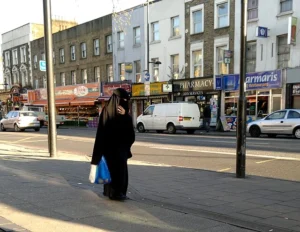 Niqab,_Seven_Sisters_Road,_London_14_Nov_2012