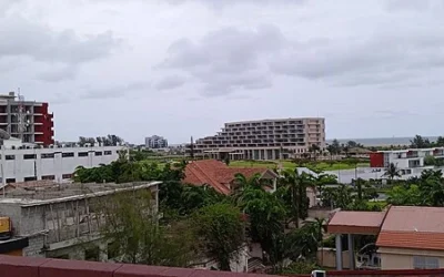 Vue_panoramique_du_quartier_à_Cadjéhoun_à_Cotonou_au_Bénin_02