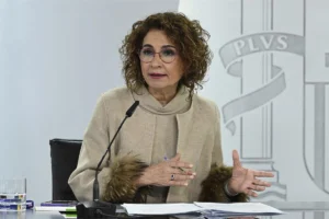 María Jesús Montero obtiene muy bajo apoyo en las encuestas sobre las elecciones en Andalucía