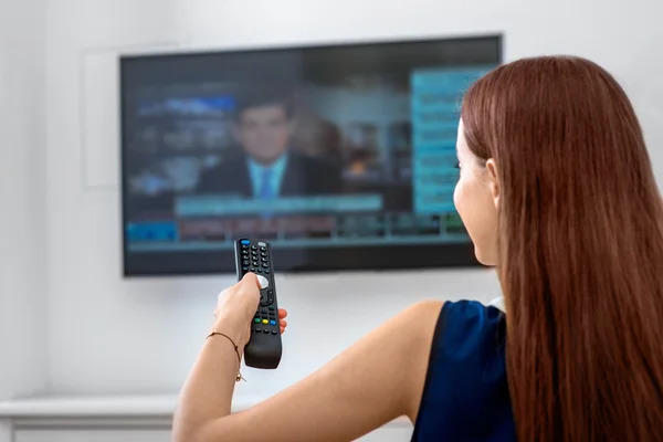 La  población muestra su preocupación  por las noticias falsas y los bulos