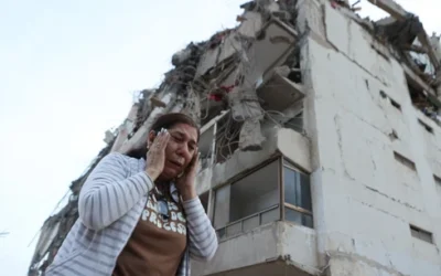 mujer-camina-escombros-edificio-derrumbado-terremotos-venezuela_160